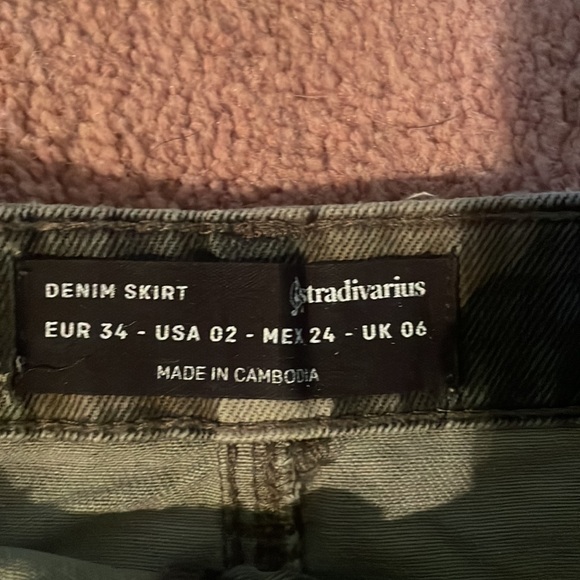 Stradivarius Camo Denim Skirt - Picture 2 of 4